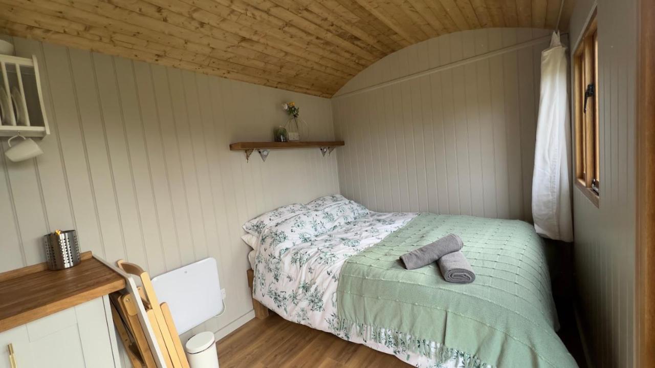 Shepherds Hut At Cedar Gables Lamberhurst 外观 照片